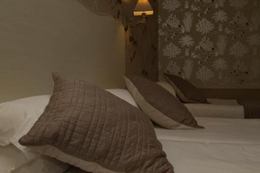 เอ็นเอช แคนซิเลอร์ อยาลา วิคตอเรีย Hotel บิโตเรีย-กัสเตซ ภายนอก รูปภาพ