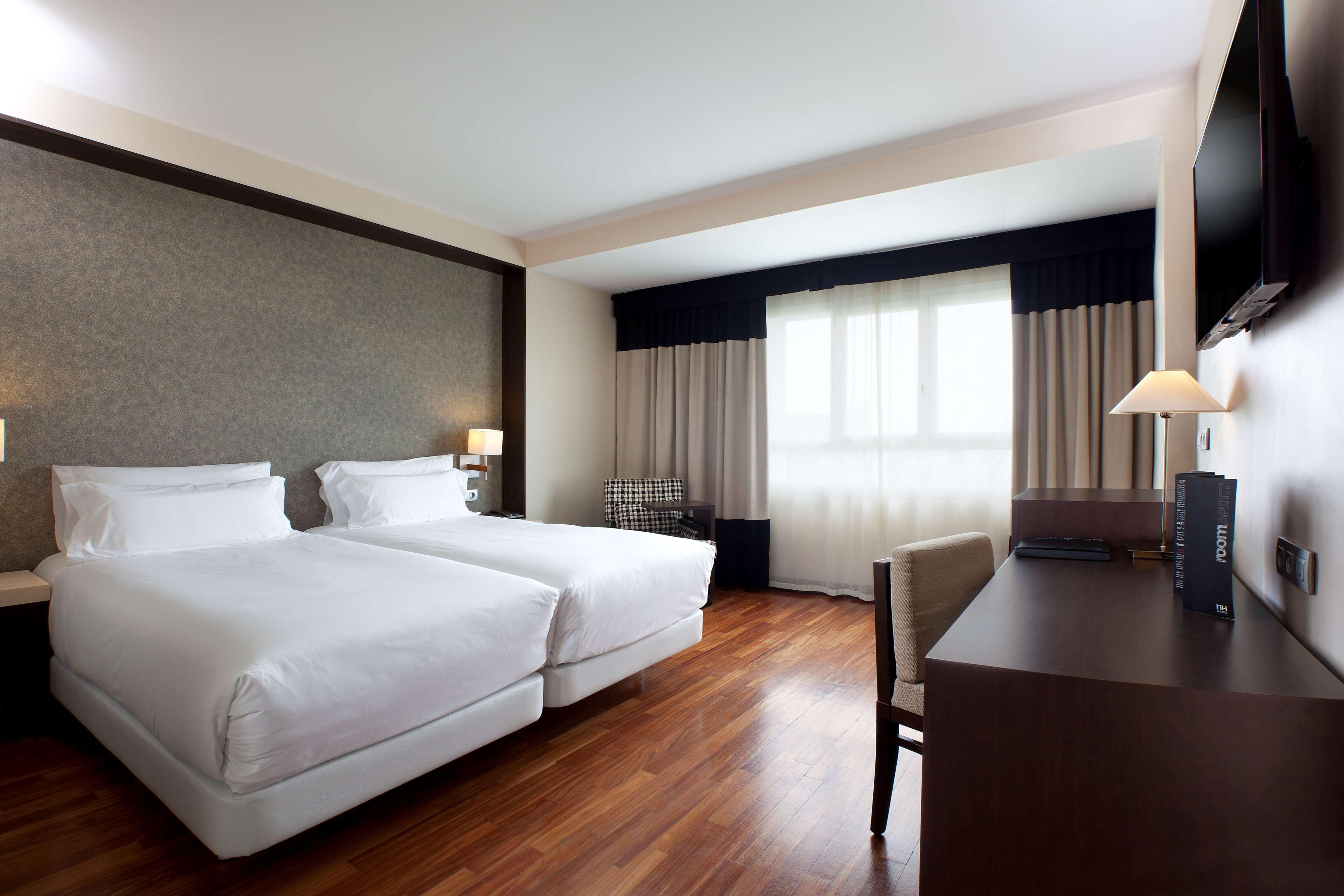 เอ็นเอช แคนซิเลอร์ อยาลา วิคตอเรีย Hotel บิโตเรีย-กัสเตซ ภายนอก รูปภาพ