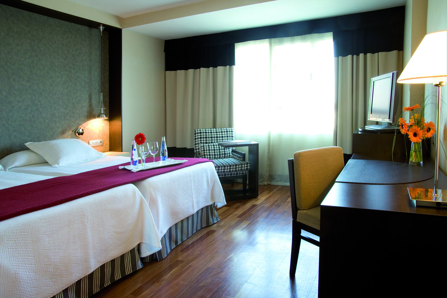 เอ็นเอช แคนซิเลอร์ อยาลา วิคตอเรีย Hotel บิโตเรีย-กัสเตซ ภายนอก รูปภาพ